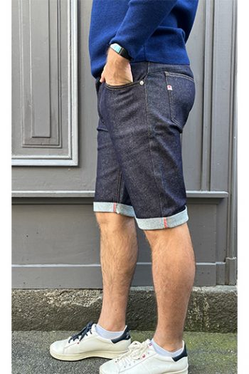 Short 1083, Bermuda coupe ajustée 173 pour homme en coton bio tissu indigo brut. Une fabrication exclusivement française !