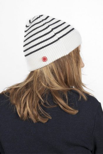 Bonnet mixte écru rayé marine en pure laine mérinos de la marque Berthe aux Grands Pieds et fabriqué par royal mer. 100% Made in France.