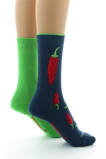 Chaussettes doubles réversibles piments avec un côté fantaisie et un côté uni. De la marque Dagobert à l'envers. Fabrication française
