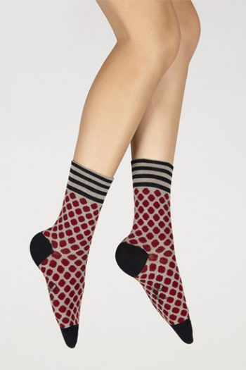 Chaussettes fantaisies en coton fil d'Écosse, motifs pois rouges. De la marque Berthe aux Grands Pieds. Fabrication 100% française