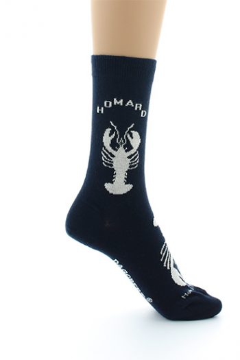 Chaussettes en coton fantaisie aux motifs de homards. Se décline en 6 coloris. De la marque Dagobert à l'envers. Une fabrication 100% française.