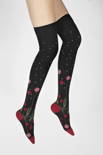 Jambières Herbes Folles, en coton et aux motifs floraux rouges et verts. De la marque Berthe Aux Grands Pieds. Une Fabrication 100% française