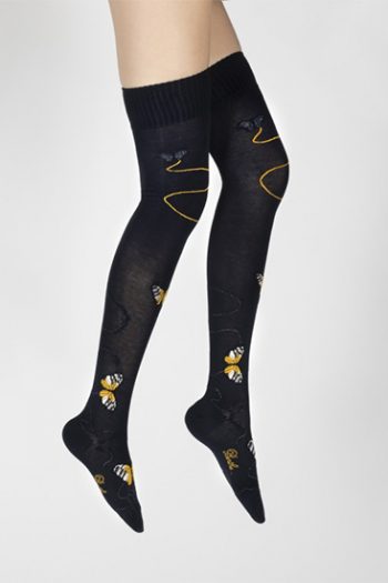 Jambières l'Envol de Papillons Jambières l'Envol de Papillons, en coton. Les motifs sont jaunes sur un fond marine. De la marque Berthe Aux Grands Pieds. Une Fabrication 100% française