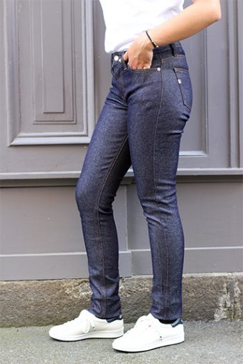 Jean 203 coupe ajustée femme en coton bio de la marque 1083 pour femme. Il est filé, teint, tissé et confectionné en France.