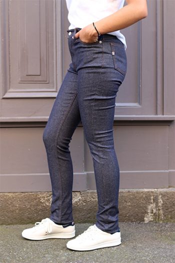 Jean 254 slim taille haute en coton bio de la marque 1083 pour femme. Il est filé, teint, tissé et confectionné en France