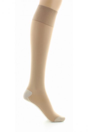 Mi-bas en Lycra, semi-transparent 20 deniers, avec une semelle en coton. Disponible en 3 coloris. De la marque Perrin, made in France !