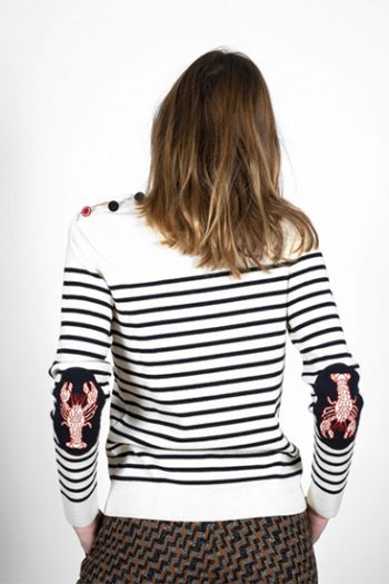 Pull marin Femme Rayé Homard en pure laine mérinos. Une collaboration entre RoyalMer et Berthe Aux Grands Pieds. Fabrication 100% française.
