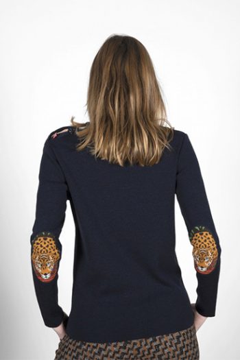 Pull marin Femme panthère marine en pure laine mérinos. Une collaboration entre Royal Mer et Berthe Aux Grands Pieds. Fabrication 100% française.
