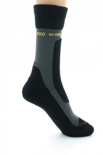 Chaussettes Pro en laine peignée mélangée de Perrin. Une paire de chaussettes idéale pour le ski, randonnée, chaussures de sécurité.