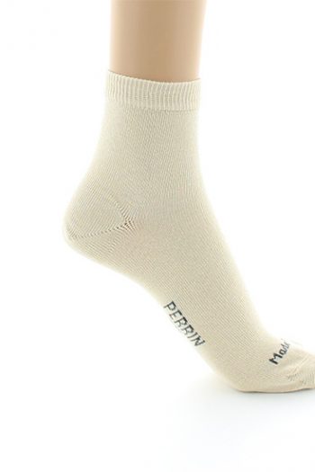 Chaussettes courtes Coton peigné, existe en marine et beige. De la marque Perrin. Une fabrication exclusivement française.