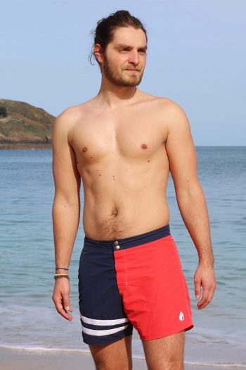 Corsaire Short de bain marine/rouge Jo Bigorneau, made in France à Saint-Malo. Un style néo-rétro des années 80 avec une matière polyamide haute qualité