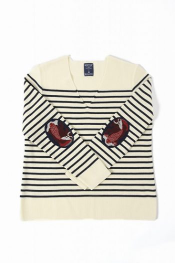 Pull Marin Rayé Carpe col V en pur laine mérinos. Une collaboration entre Royal Mer et Berthe Aux Grands Pieds. Fabrication 100% française.