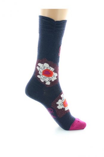 Chaussettes Pétales et Pistils de la marque Berthe Aux Grands Pieds. Tricotées en laine et coton, motifs de coquelicots et herbage. Fabrication française.