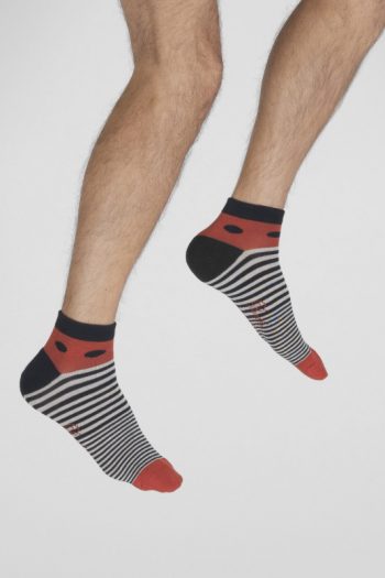 Socquettes de sport homme en coton bouclette, motif de Pois et de Rayures. De la marque Berthe aux grands pieds. Fabrication française.