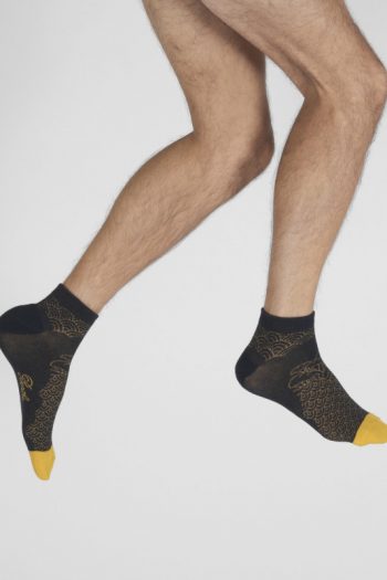 Socquettes de sport homme en coton bouclette, motif Vagues et Baleine. De la marque Berthe aux grands pieds .Fabrication française.