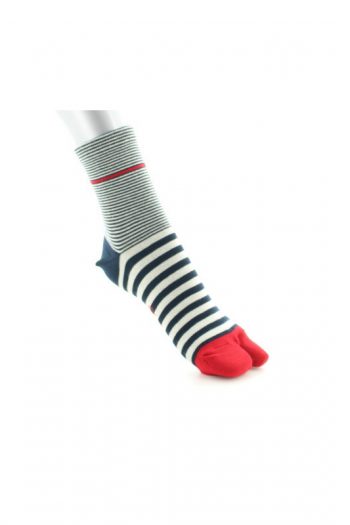 Chaussettes Tabi Rayures marines fond blanc et pointes rouges. Un modèle en coton. De la marque Berthe Aux Grands Pieds. Une Fabrication 100% française.