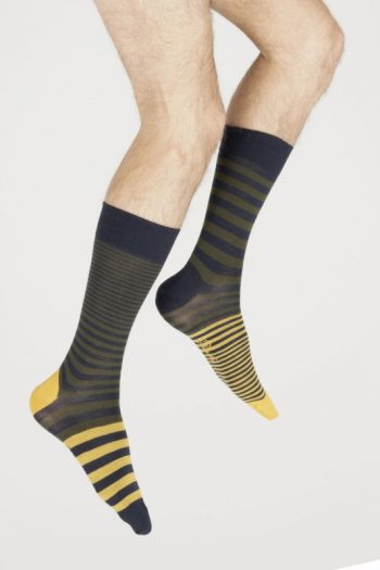 Chaussettes Rayures asymétriques Kaki Jaune. En laine et coton. De la marque Berthe Aux Grands Pieds. Fabrication 100% française