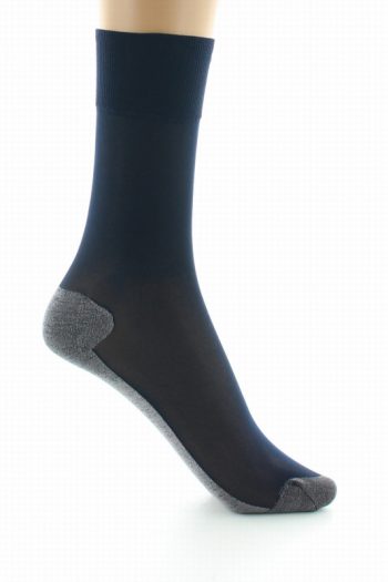 Mi-chaussettes en Lycra semelle coton, semi-transparent 20 denier. Disponible en 3 coloris. De la marque Perrin, made in France !