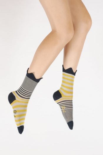 Chaussettes Femme Couronne Marine sur rayures jaunes. Modèle asymétrique. En fil d'Écosse. Fabrication française en bougogne