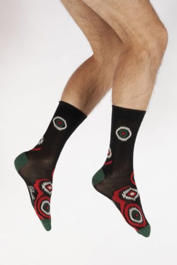 chaussettes homme graphisme géométrique. En fil d'écosse. Coloris noir, vert, rouge et blanc. Berthe Aux Grands Pieds. Fabrication Française