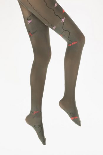 collants 40 deniers semi-opque. Coloris kaki aux motifs d'hirondelles rouges. De la marque Berthe Aux Grands Pieds. Fabrication française