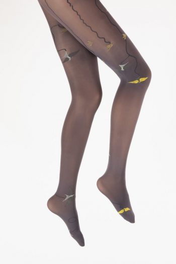collants 40 deniers semi-opque. Coloris raisin aux motifs d'hirondelles jaunes. De la marque Berthe Aux Grands Pieds. Fabrication française