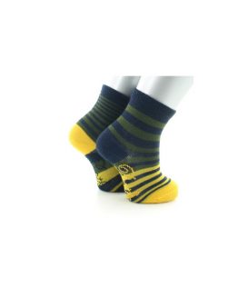 Chaussettes enfant rayures asymétriques kaki et jaune. De la marque Berthe Aux Grands Pieds. Fabrication exclusivement française.