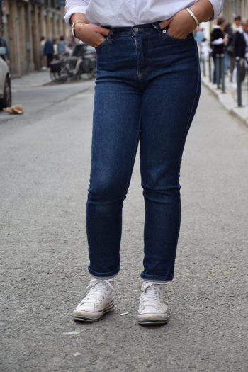 Jean 1083 droit taille haute 251. toile super denim teinture indigo brut avec 1% d'élasthanne. Fabrication française à Romans-sur-Isère