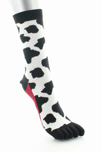 Chaussettes à Doigts en coton, aux motifs de taches de vaches noir sur un fond blanc. Fabrication Française