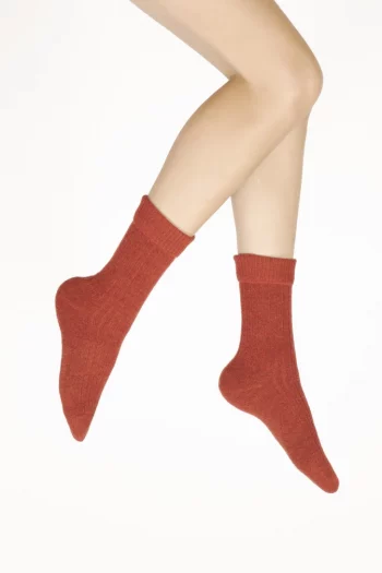 Chaussettes chaudes en laine et acrylique rouge épaisses et chaudes de la marque Berthe aux Grands Pieds. Fabrication exclusivement française.