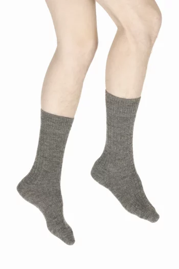 Chaussettes chaudes en laine et acrylique anthracite épaisses et chaudes de la marque Berthe aux Grands Pieds. Fabrication exclusivement française.