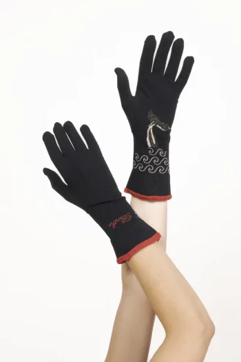 Gants en coton La baleine au motif d'une queue de baleine noire et blanche. De la marque Berthe Aux Grands Pieds. Fabrication exclusivement française.