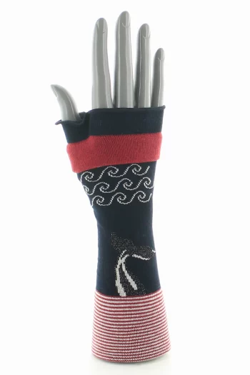 Mitaines La Baleine, en coton aux finitions main. Une création Berthe Aux Grands Pieds. Fabrication exclusivement Française.