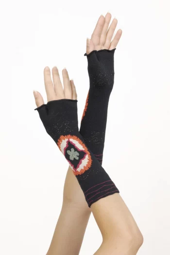 Mitaines Cercles de feux, en coton aux finitions main. Une création Berthe Aux Grands Pieds. Fabrication exclusivement Française.