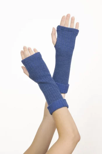 Mitaines en laine et acrylique bleu royal, chaudes. De la marque Berthe Aux Grands Pieds. Se décline en 4 coloris. Fabrication exclusivement française.