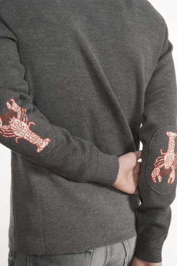 Pull Marin Homme Homard Gris en pure laine mérinos. De la marque Berthe Aux Grands Pieds et Royal mer. Fabrication 100% française