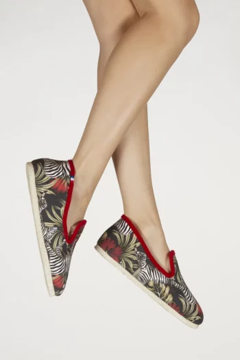 Charentaises en laine zèbres fourrées en laine avec une semelle en feutre. De la marque Perrin 1924. Fabrication 100% française