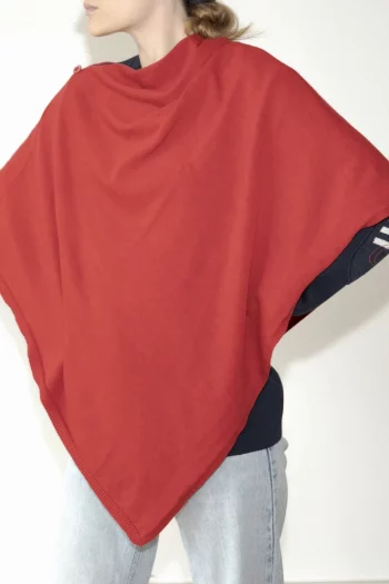 Poncho Pure Laine Mérinos Rouge . Collaboration entre Royal Mer et Berthe Aux Grands Pieds. Fabrication exclusivement Française