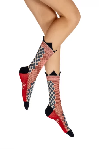 Chaussettes Pois Rayures et Couronne. Coloris rouge et bleu. En Fil d'Ecosse. De la marque Berthe Aux Grands Pieds. Fabrication Française