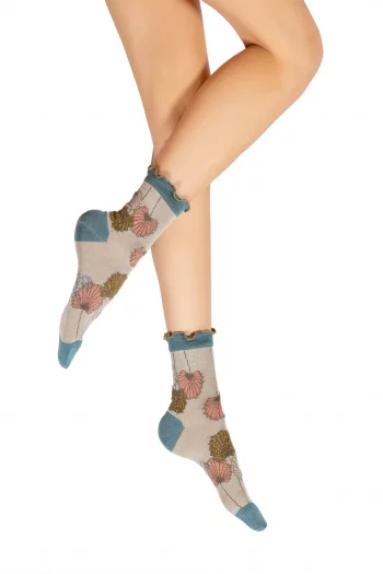 Chaussettes La Monnaie du Pape. Coloris écru, rose pâle et doré. En Fil d'Ecosse. De la marque Berthe Aux Grands Pieds. Fabrication Française