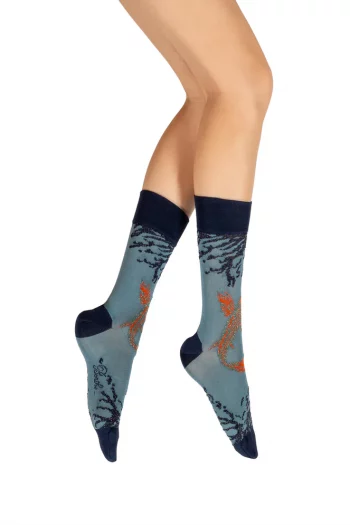 Chaussettes Poisson Japonais. Coloris turquoise et orange. En Fil d'Ecosse. De la marque Berthe Aux Grands Pieds. Fabrication Française