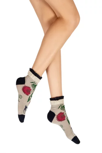 Socquettes Fleurs et Feuilles Femme, tricotées en fil d'Écosse majoritaire. De la marque Berthe aux Grands Pieds. Fabrication 100% française.