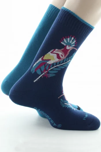 Chaussettes réversibles Colibri bleu amiral. Un côté uni, un côté fantaisie. De la marque Dagobert à l'envers. Une fabrication exclusivement française.