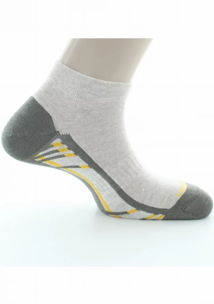 Socquettes de sport en lin coloris naturel et kaki. De la marque Perrin 1924. Fabrication exclusivement française en Bourgogne.