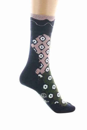 Chaussettes en laine Losanges blancs sur fond kaki, rose et marine. De la marque Berthe Aux Grands Pieds. Fabrication exclusivement française.