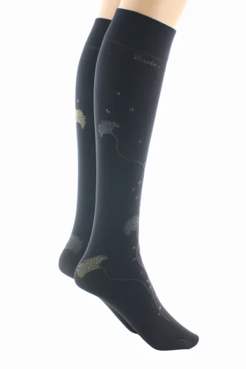 Mi-Bas 40D Albizia Noir Kaki. En lycra 40 deniers. De la marque Berthe Aux Grands Pieds. Un produit fabriqué exclusivement en France .