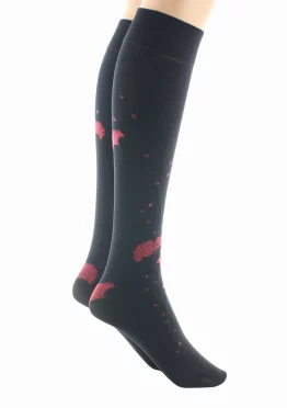 Mi-Bas 40D Albizia Noir Rouge. En lycra 40 deniers. De la marque Berthe Aux Grands Pieds. Un produit fabriqué exclusivement en France .