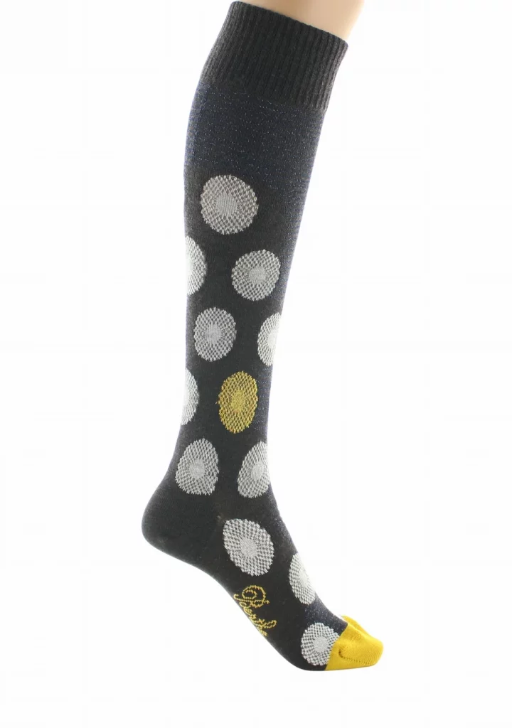 Chaussettes hautes Fleurs Graphiques de la marque Berthe Aux Grands Pieds. Tricotées en laine et en coton. Fabrication exclusivement française.