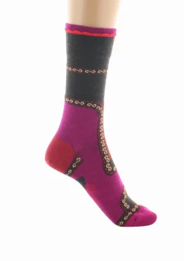 Chaussettes en laine Veste Napoléonienne aux coloris rose, marron et rouge. De la marque Berthe Aux Grands Pieds. Fabrication exclusivement française.