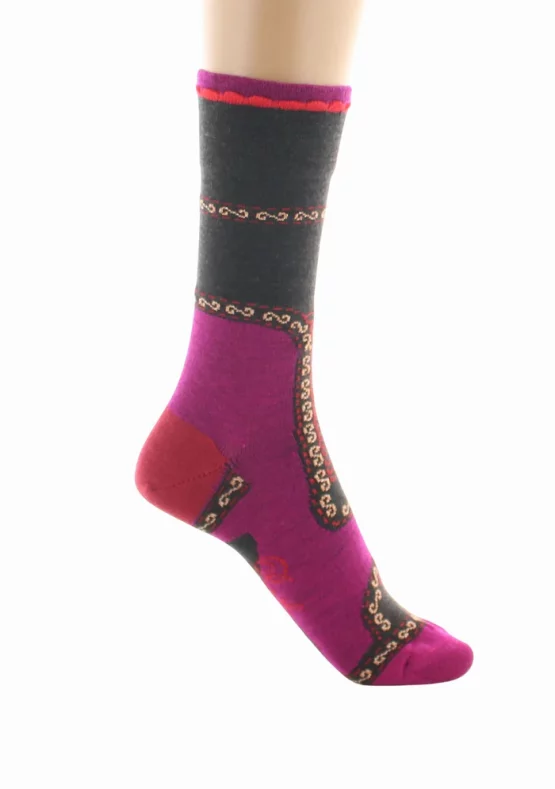Chaussettes en laine Veste Napoléonienne aux coloris rose, marron et rouge. De la marque Berthe Aux Grands Pieds. Fabrication exclusivement française.